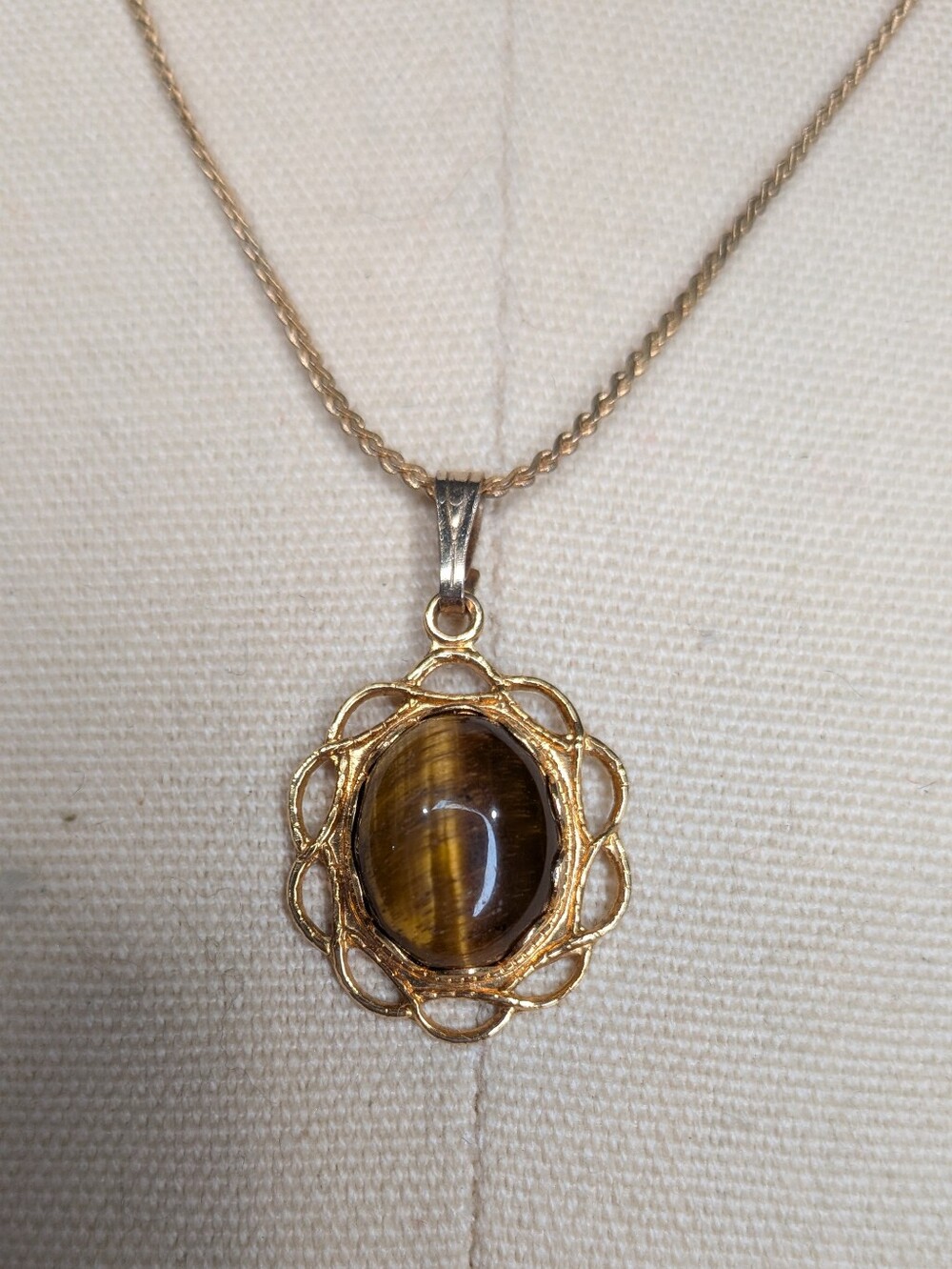 Vintage Signed Giovanni Gold Tone Tiger's Eye Pendant Necklace